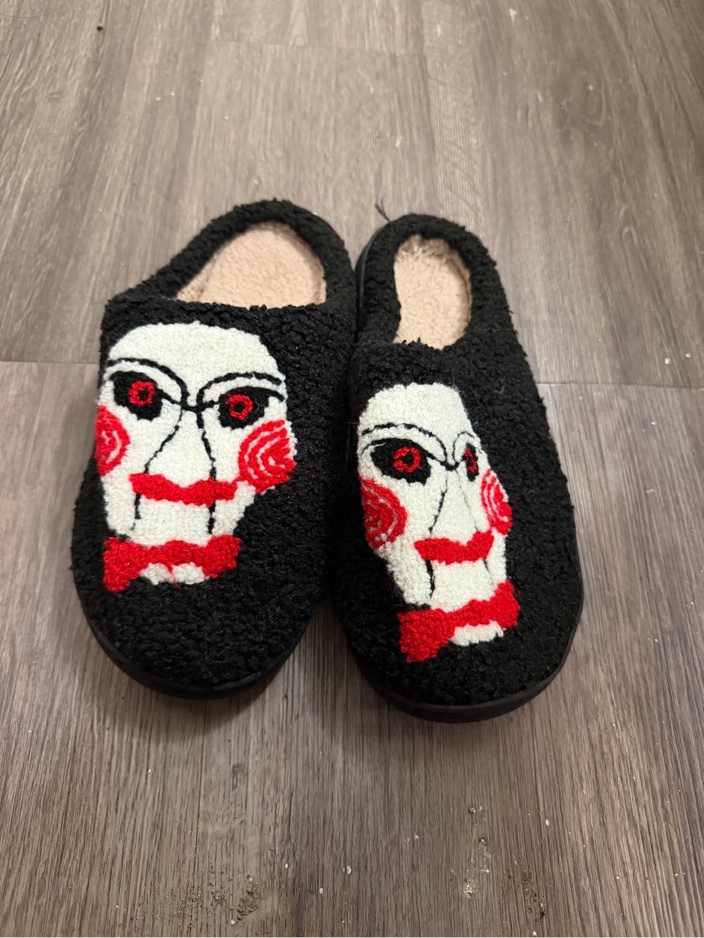 SAW movie- jigsaw- slippers- S/M- never worn - Picture 1 of 4